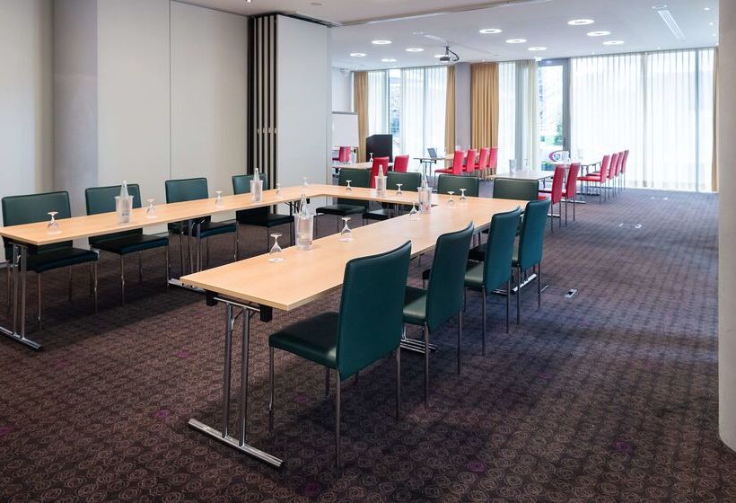 בית מלון כפרי Doubletree By Hilton Frankfurt Niederrad