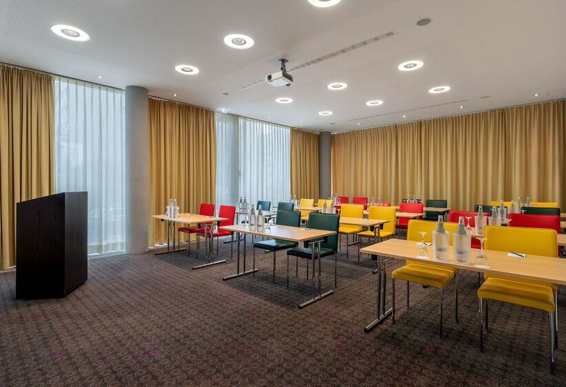 בית מלון כפרי Doubletree By Hilton Frankfurt Niederrad
