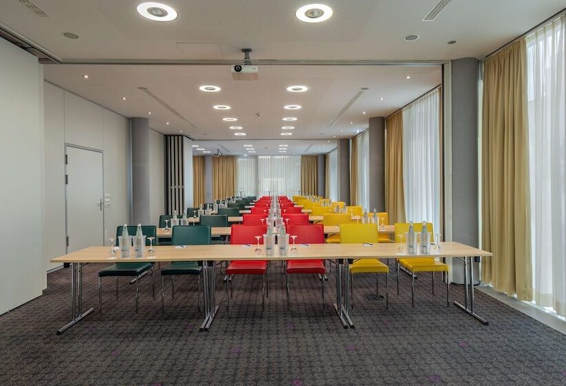 בית מלון כפרי Doubletree By Hilton Frankfurt Niederrad