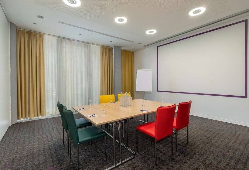 בית מלון כפרי Doubletree By Hilton Frankfurt Niederrad
