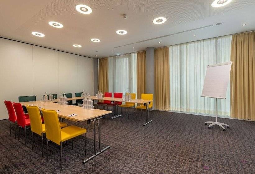 בית מלון כפרי Doubletree By Hilton Frankfurt Niederrad