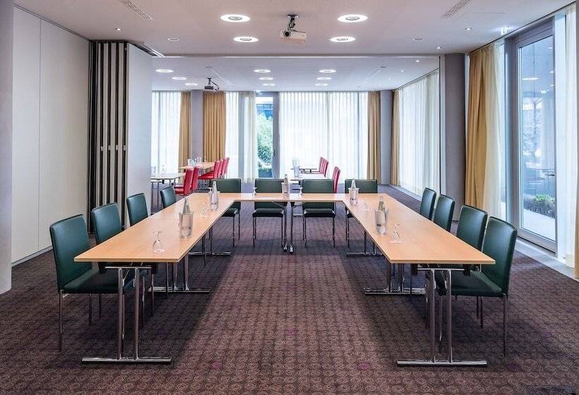 בית מלון כפרי Doubletree By Hilton Frankfurt Niederrad