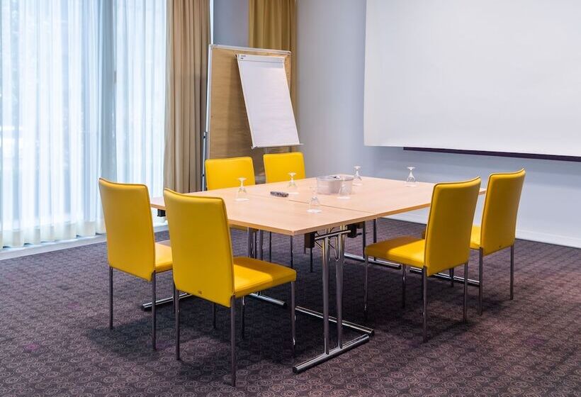 בית מלון כפרי Doubletree By Hilton Frankfurt Niederrad