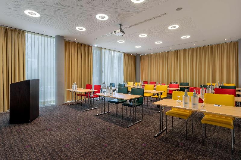בית מלון כפרי Doubletree By Hilton Frankfurt Niederrad