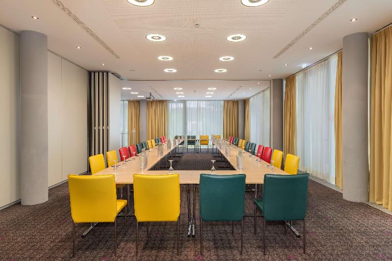 בית מלון כפרי Doubletree By Hilton Frankfurt Niederrad