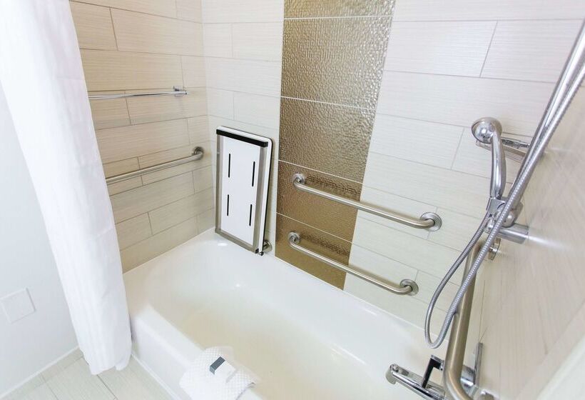 Doubletree By Hilton Hotel Savannah Historic District