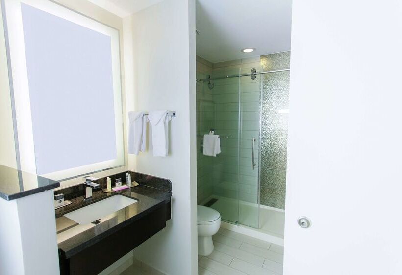 Doubletree By Hilton Hotel Savannah Historic District