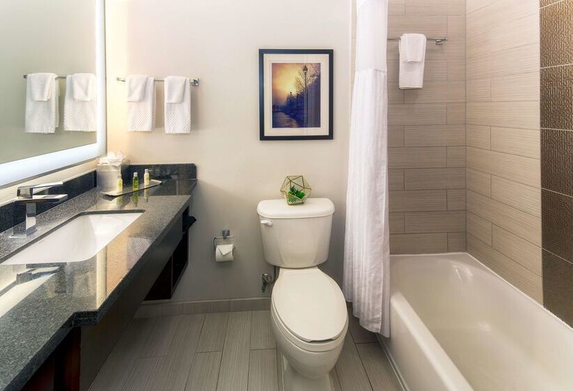 Doubletree By Hilton Hotel Savannah Historic District