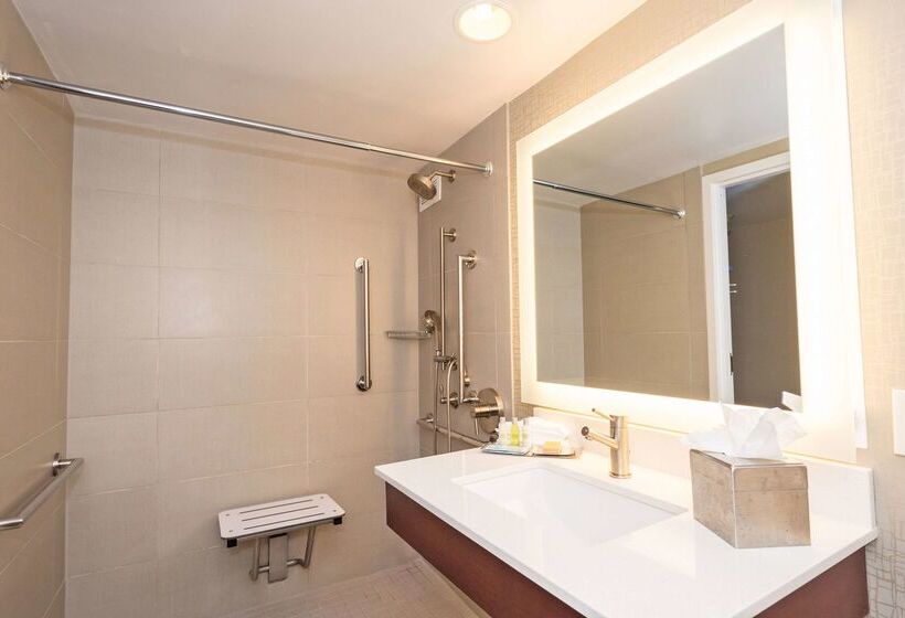 Отель Doubletree Suites By Hilton At The Battery Atlanta