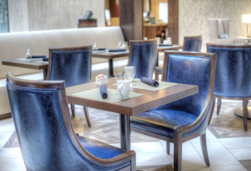 Отель Doubletree Suites By Hilton At The Battery Atlanta