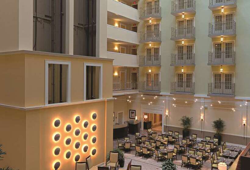 Отель Doubletree Suites By Hilton At The Battery Atlanta