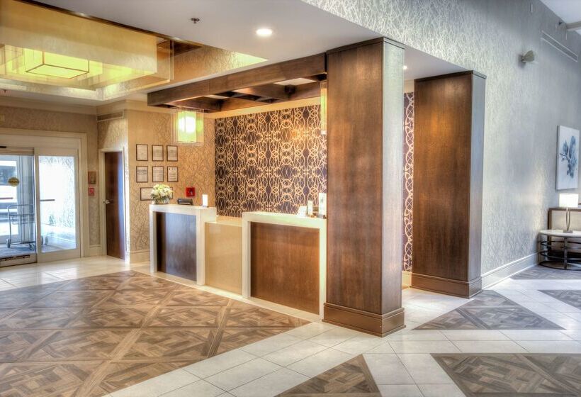 Отель Doubletree Suites By Hilton At The Battery Atlanta