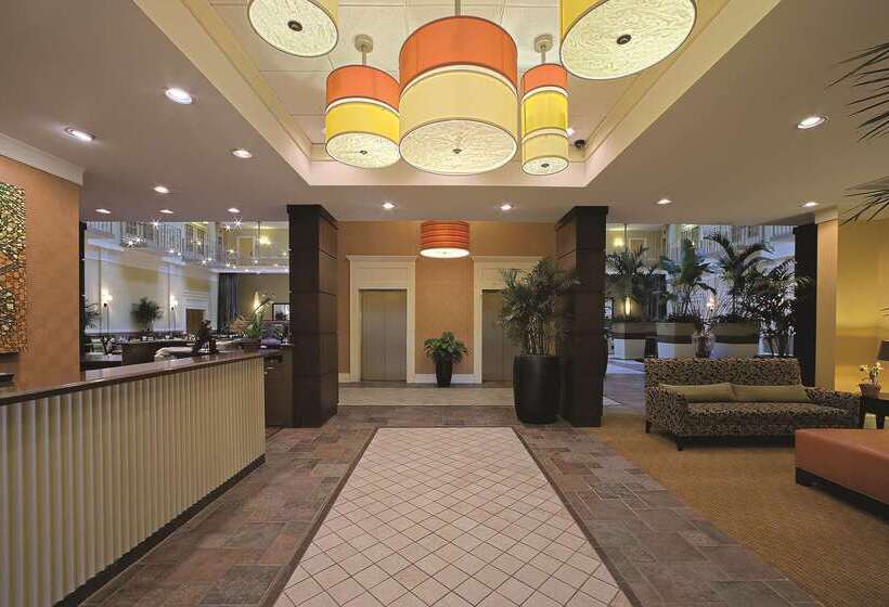 هتل Doubletree Suites By Hilton At The Battery Atlanta