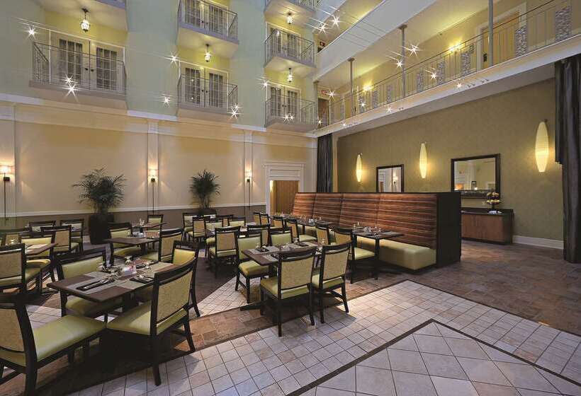 Отель Doubletree Suites By Hilton At The Battery Atlanta