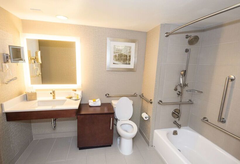 هتل Doubletree Suites By Hilton At The Battery Atlanta