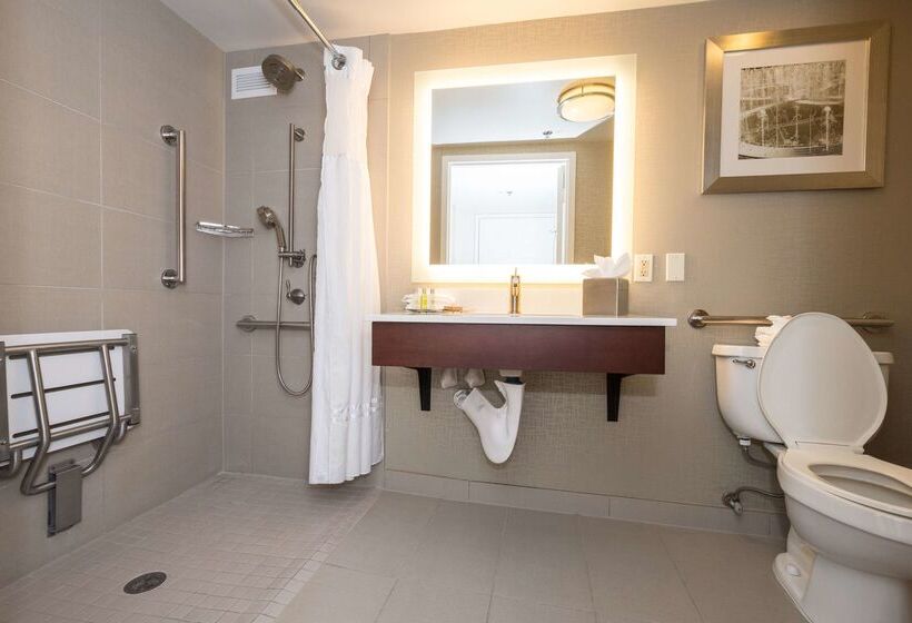 Отель Doubletree Suites By Hilton At The Battery Atlanta