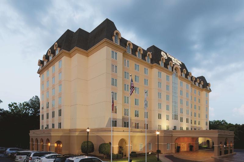 Отель Doubletree Suites By Hilton At The Battery Atlanta