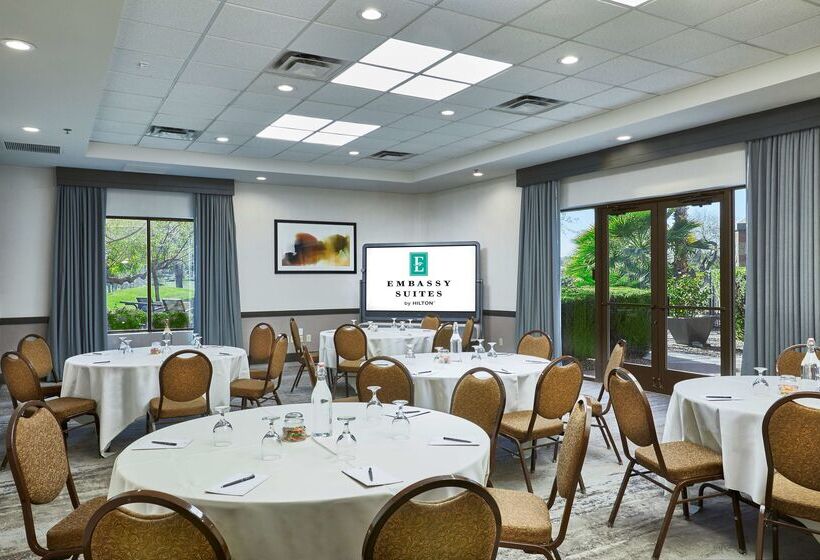 هتل Embassy Suites By Hilton Phoenix Scottsdale