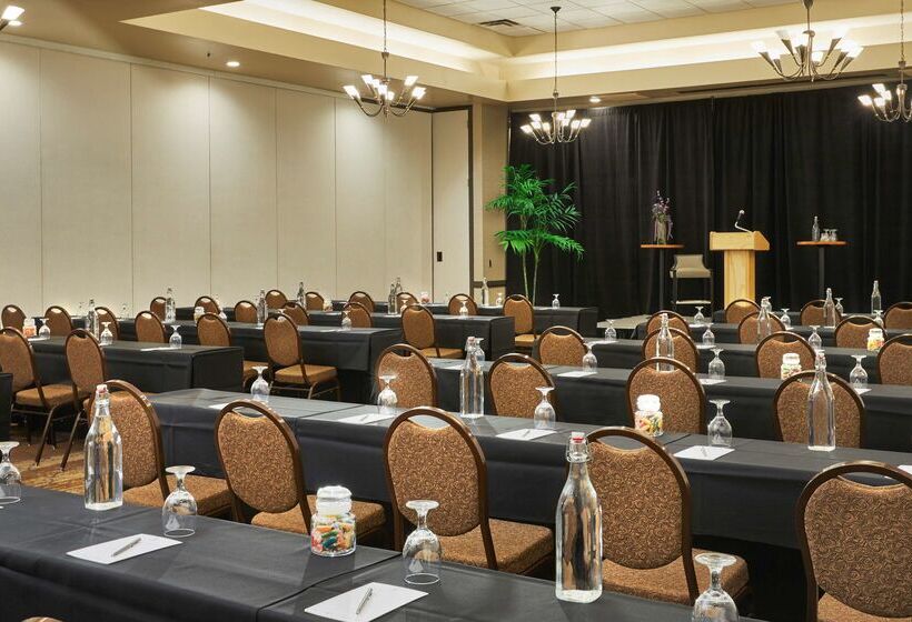 هتل Embassy Suites By Hilton Phoenix Scottsdale