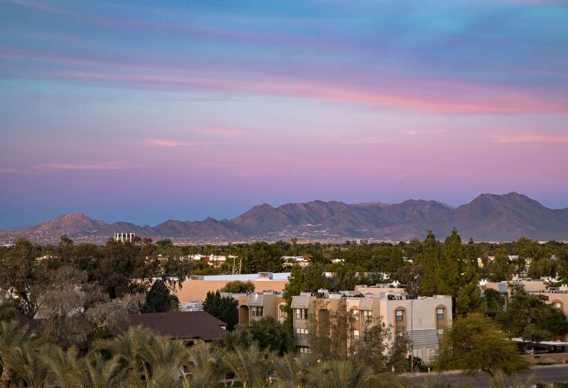 هتل Embassy Suites By Hilton Phoenix Scottsdale