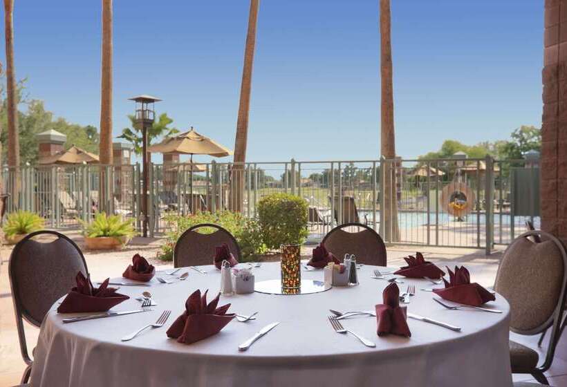 هتل Embassy Suites By Hilton Phoenix Scottsdale