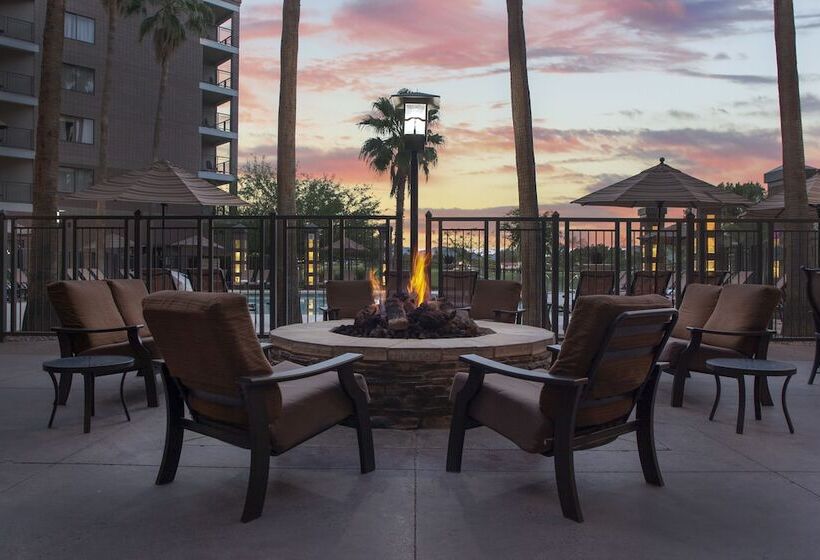 هتل Embassy Suites By Hilton Phoenix Scottsdale