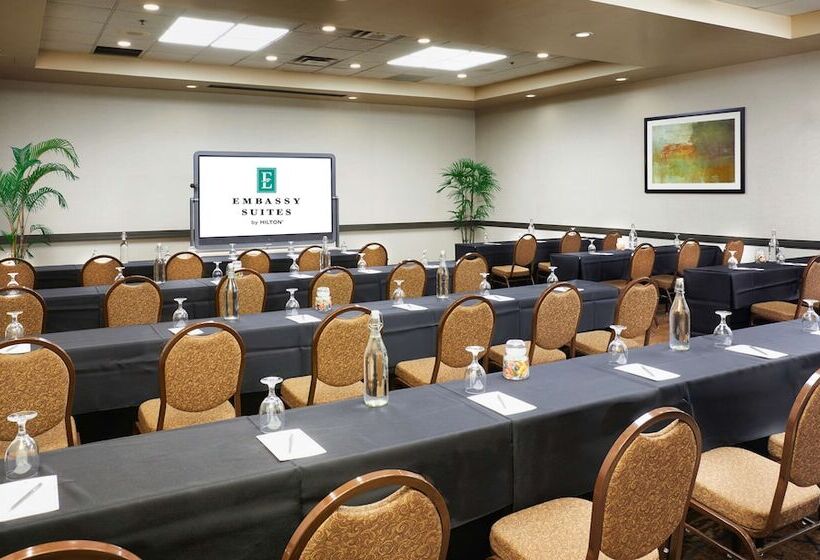 هتل Embassy Suites By Hilton Phoenix Scottsdale