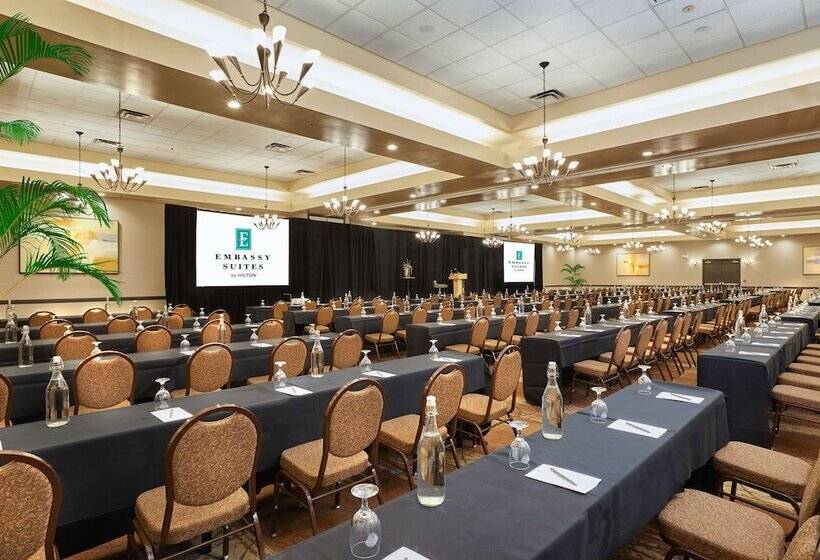 هتل Embassy Suites By Hilton Phoenix Scottsdale