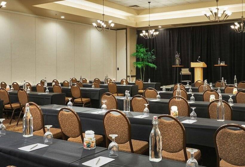 هتل Embassy Suites By Hilton Phoenix Scottsdale