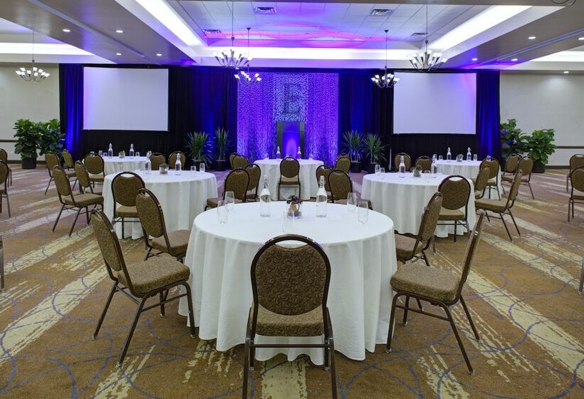 هتل Embassy Suites By Hilton Phoenix Scottsdale