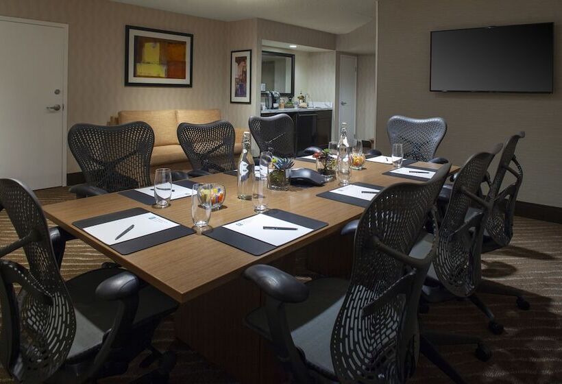 هتل Embassy Suites By Hilton Phoenix Scottsdale