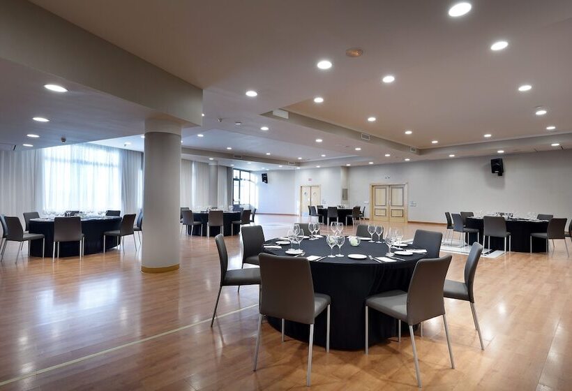 فندق Eurostars Madrid Foro