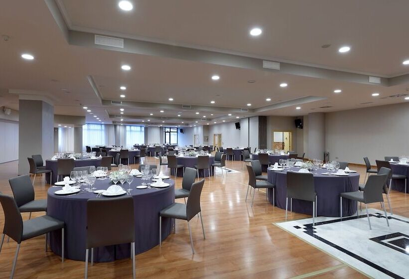 فندق Eurostars Madrid Foro