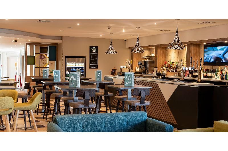 فندق Express Holiday Inn Birmingham North