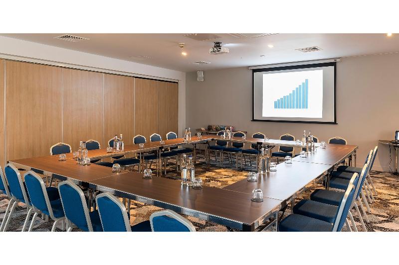 فندق Express Holiday Inn Birmingham North