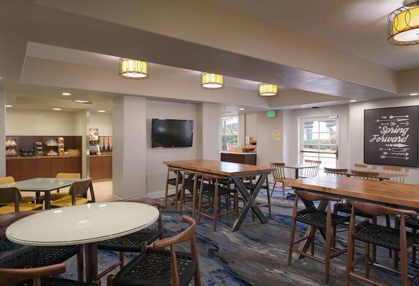 ホテル Fairfield Inn & Suites San Diego Old Town