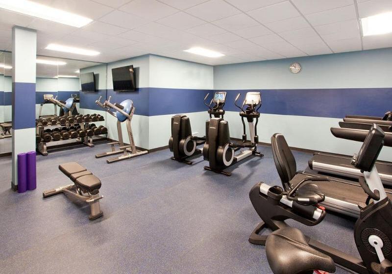 호텔 Four Points By Sheraton Cleveland Airport