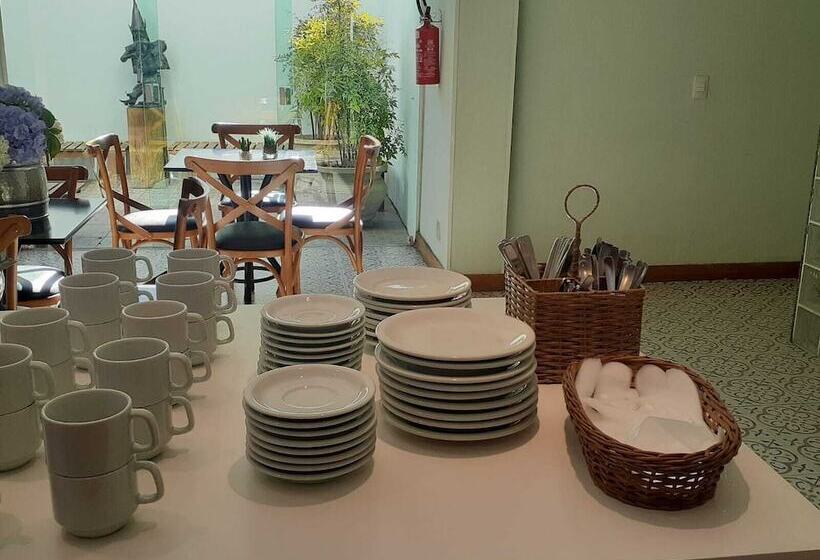 בית מלון כפרי Garibaldi Business