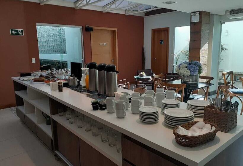 בית מלון כפרי Garibaldi Business