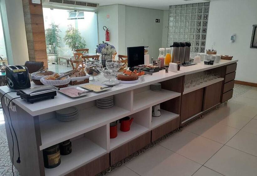 בית מלון כפרי Garibaldi Business