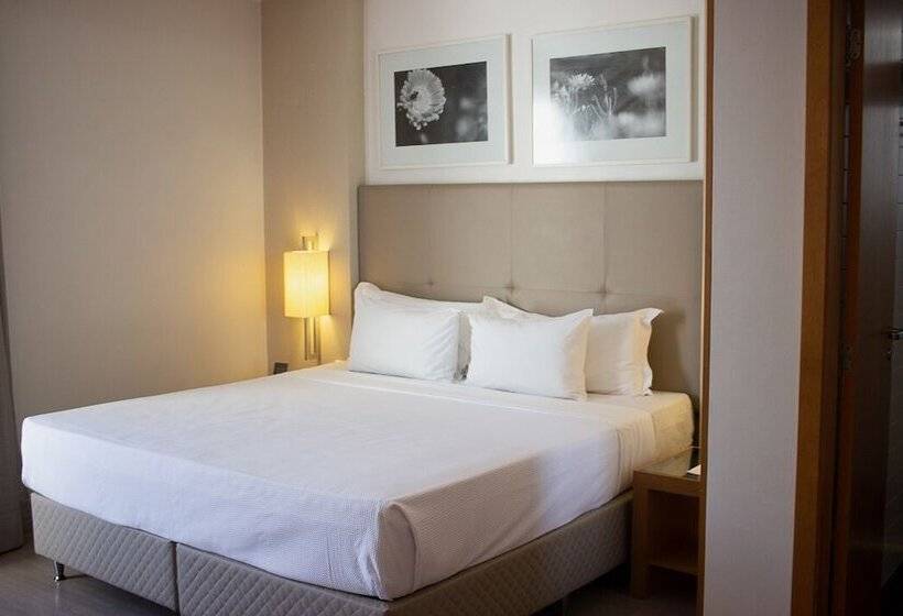 فندق H2 Platinum Lourdes