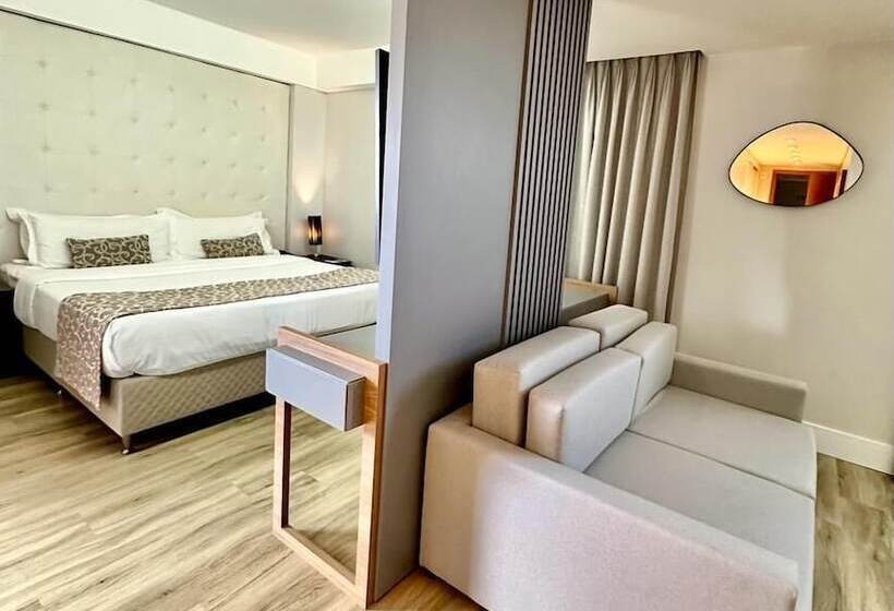 فندق H2 Platinum Lourdes