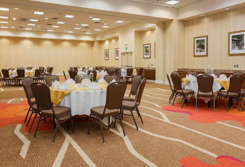 هتل Hilton Garden Inn Dallas/market Center