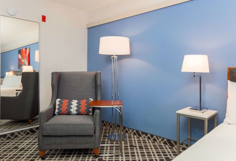 Отель Hilton Garden Inn Dallas/market Center