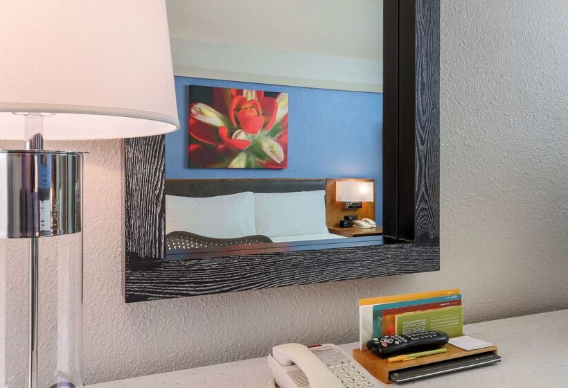 هتل Hilton Garden Inn Dallas/market Center