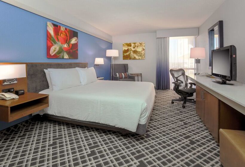 Отель Hilton Garden Inn Dallas/market Center