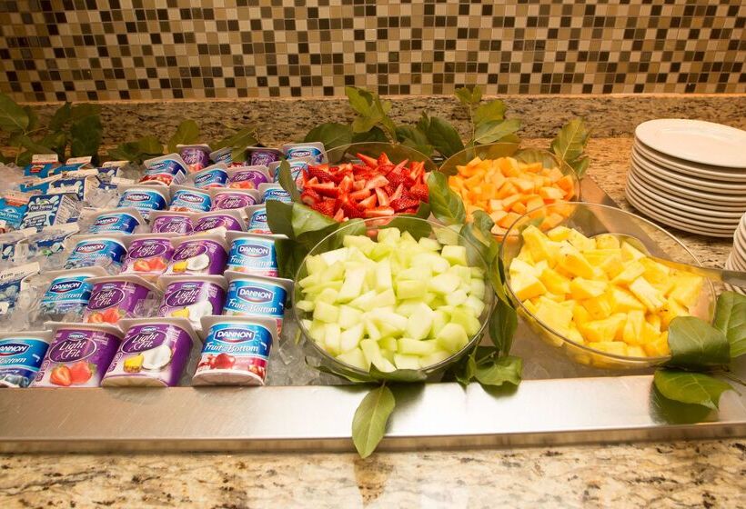 Отель Hilton Garden Inn Dallas/market Center