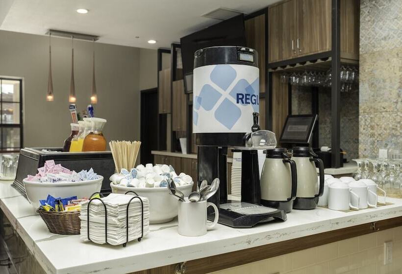 هتل Hilton Garden Inn Phoenix Airport