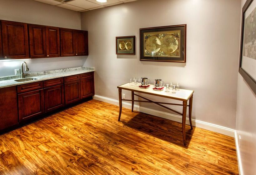 هتل Hilton Garden Inn New York / Staten Island