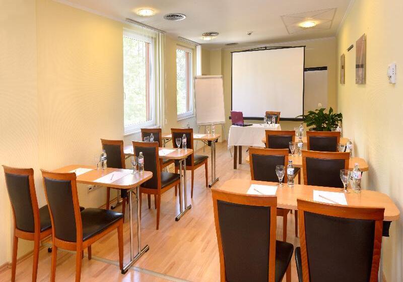 Holiday Beach Budapest Wellness Hotel With Sauna Park